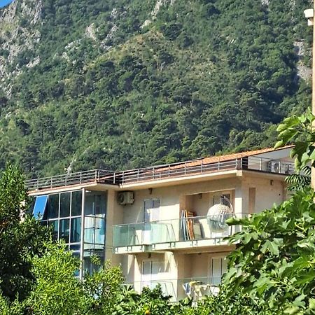 Apartments With Sea View In Prcanj Котор Екстериор снимка