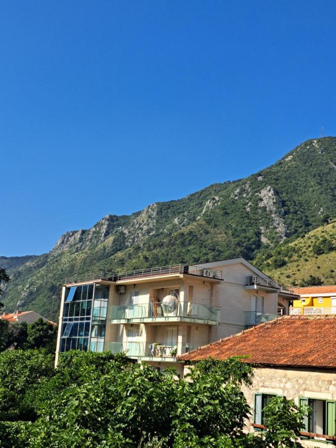 Apartments With Sea View In Prcanj Котор Екстериор снимка