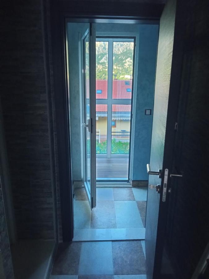 Apartments With Sea View In Prcanj Котор Екстериор снимка