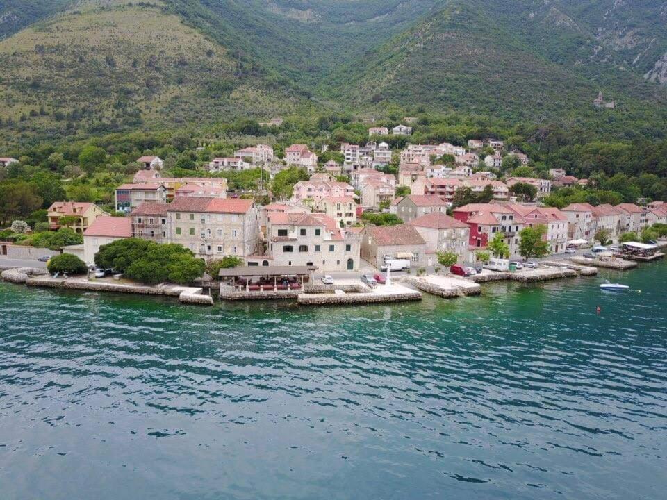 Apartments With Sea View In Prcanj Котор Екстериор снимка